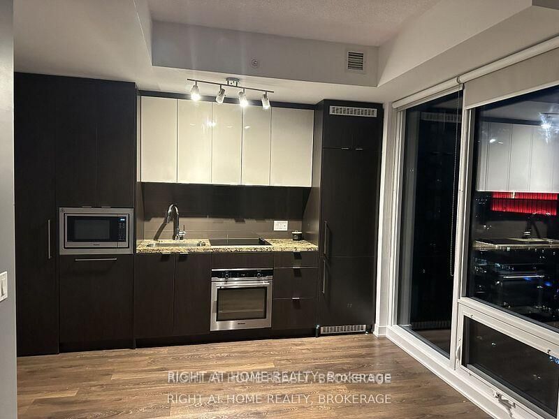 Property Photo:  115 Blue Jays Way Centre 4211  ON M5V 0N4 