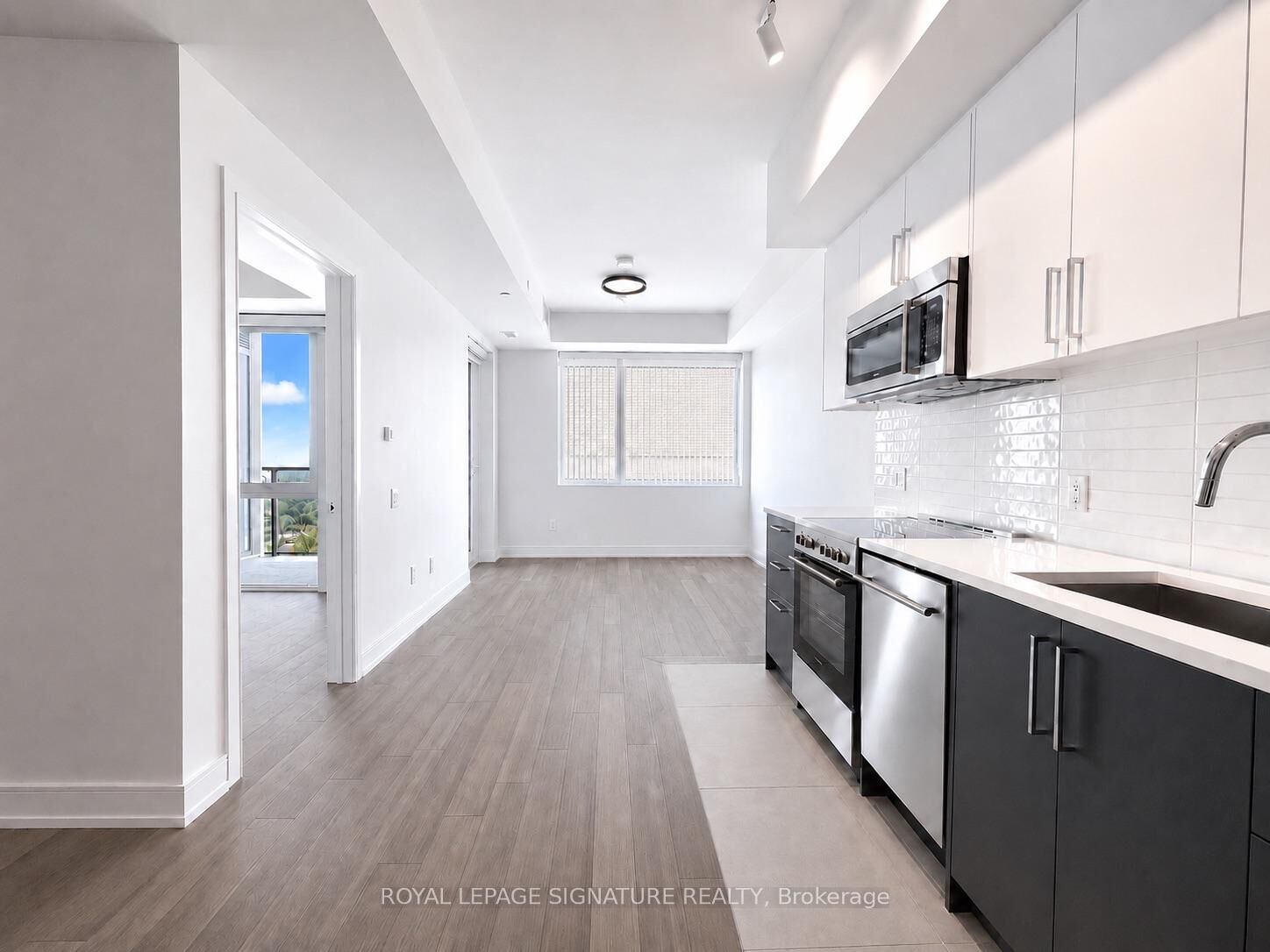 Property Photo: 664 Spadina Avenue 903 ON M5S 0G4