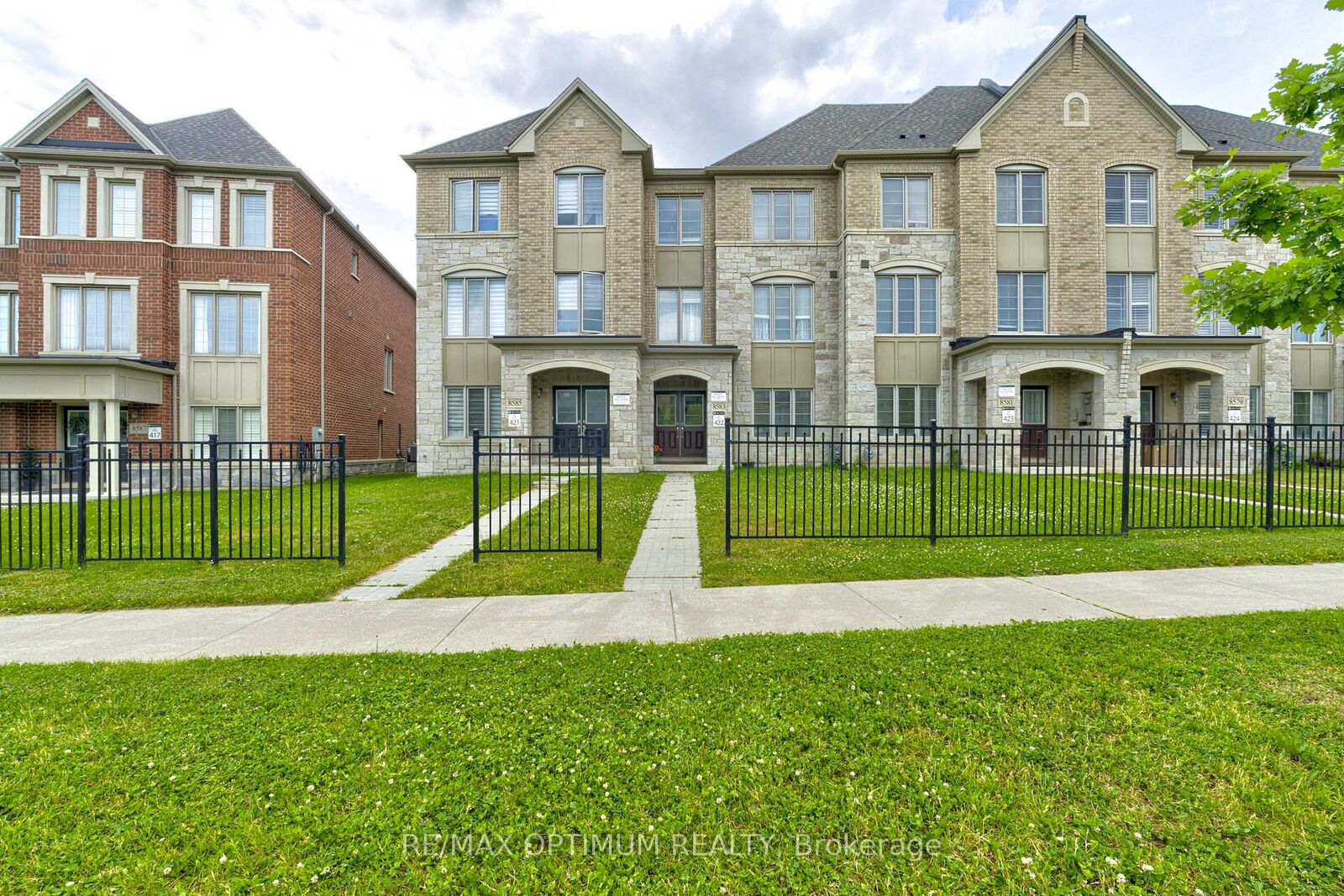 Property Photo: 8583 Financial Drive ON L6Y 6C4