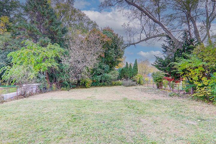 Property Photo: 367 Cummer Avenue ON M2M 2G3