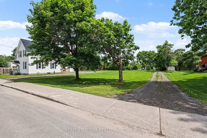 Property Photo:  3607-B McBean Street  ON K0A 2Z0 