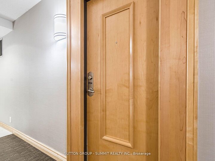 Property Photo:  212 Eglinton Avenue E 1704  ON M4P 0A3 