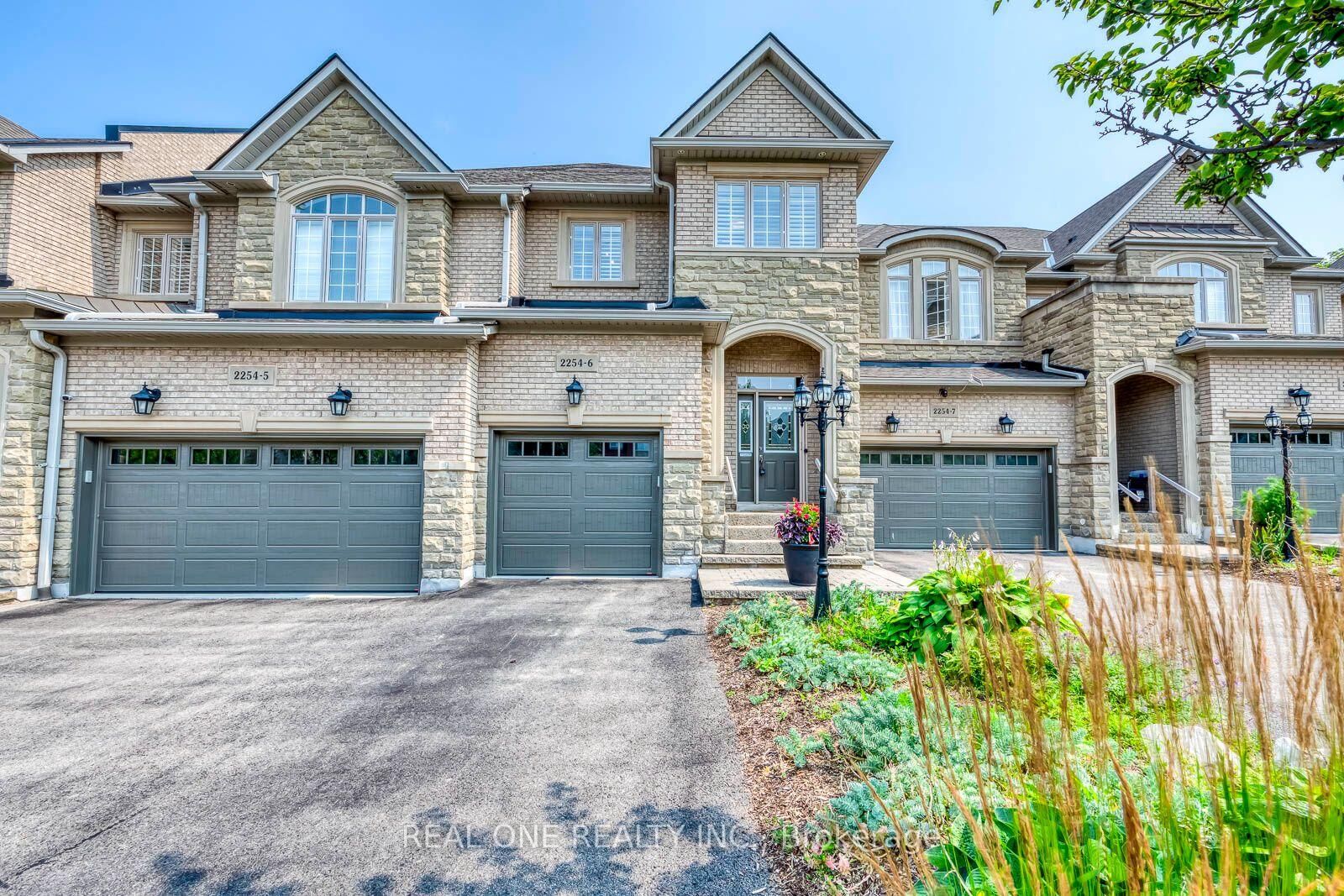 Property Photo: 2254 Rockingham Drive 6 ON L6H 7H8