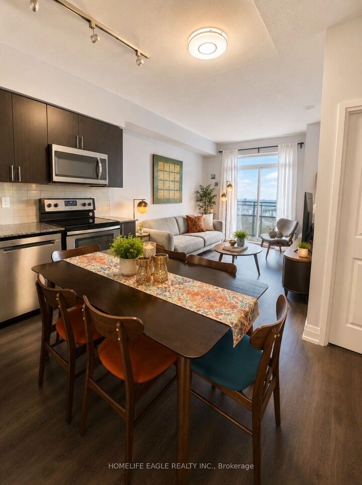 Property Photo: 7890 Bathhurst Street 2109 ON L4J 0J8