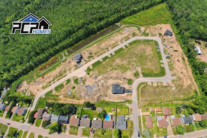 Property Photo: 22 Eddy Crescent ON K8A 0M1