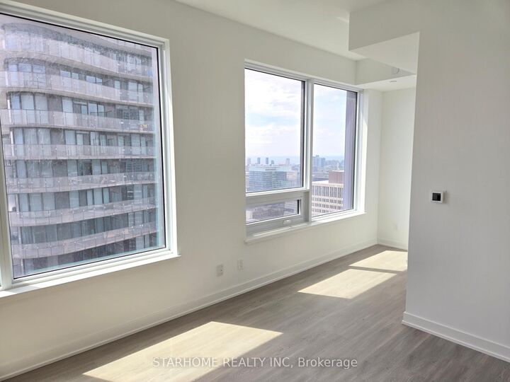 Property Photo:  8 Wellesley Street W 4615  ON M4Y 0J5 