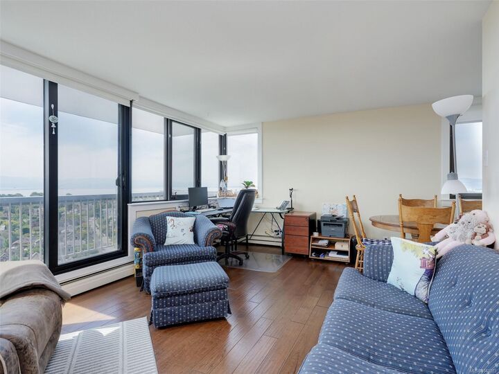 Property Photo:  647 Michigan St #1810  BC V8V 1S9 