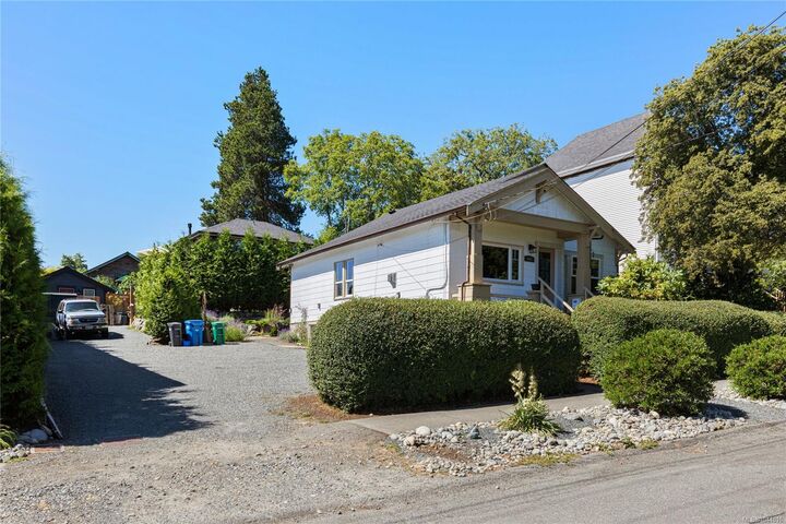 Property Photo: 643 Kennedy St BC V9R 2J9