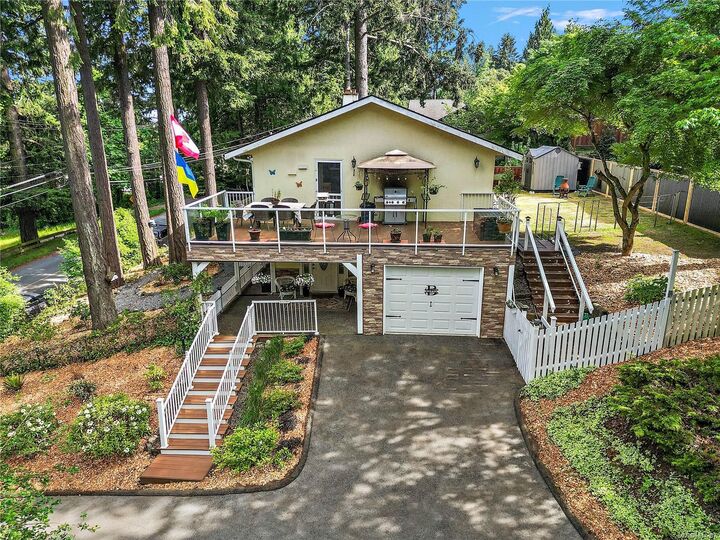 6864 East Saanich Rd — photo 1