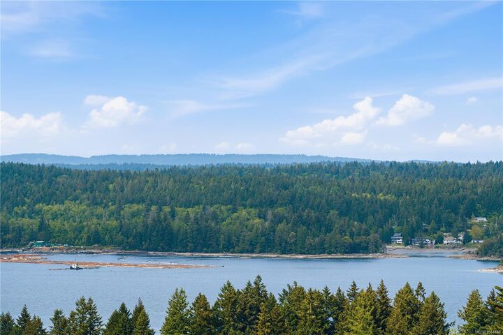 Property Photo: 456 Battie Dr BC V9G 1V9