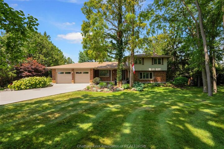 Property Photo: 9133 Woodland Crescent ON N7M 6J8