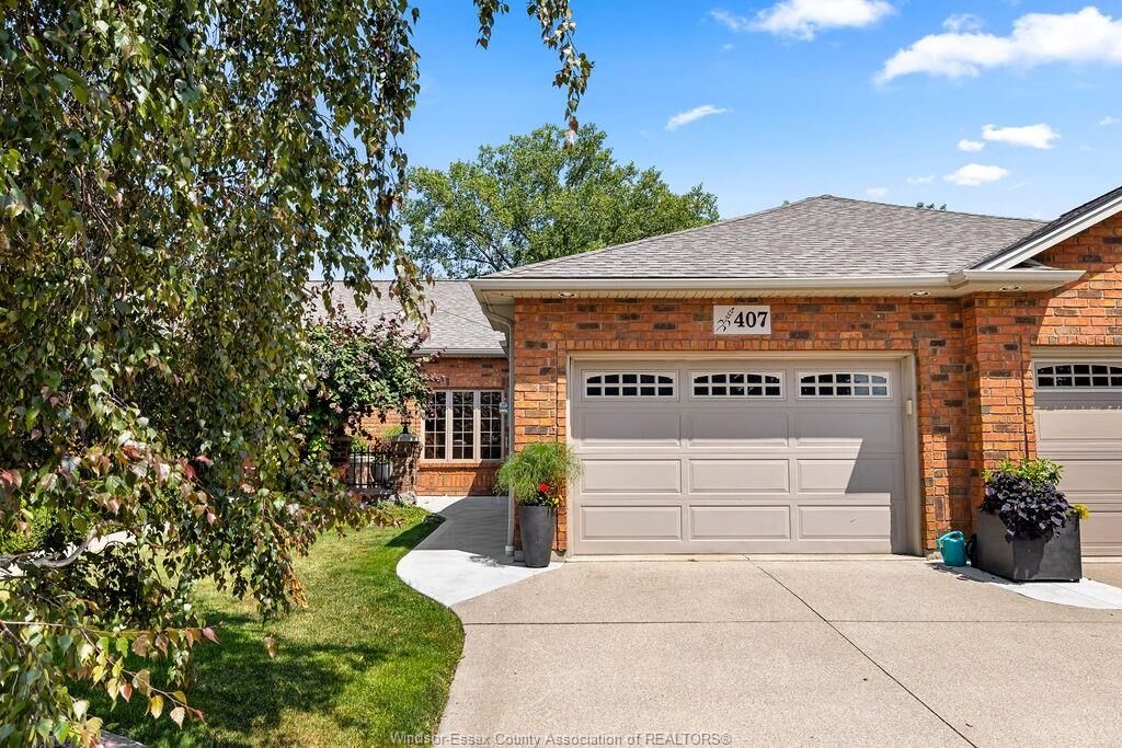Property Photo: 407 Lenore St ON N8L 0P3