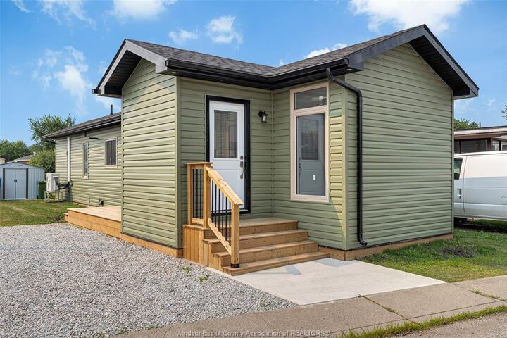 77 Julie Lane — photo 1