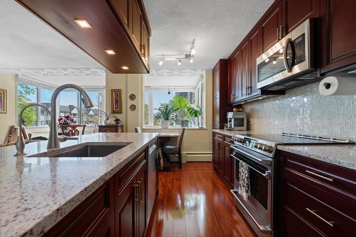Property Photo: 1425 Esquimalt Avenue 212 BC V7T 1L1