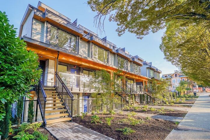 4728 Duchess Street — photo 1