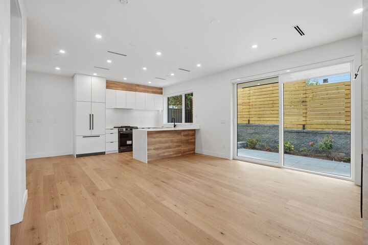 Property Photo: 2438 E 20th Avenue 2 BC V5M 2T6