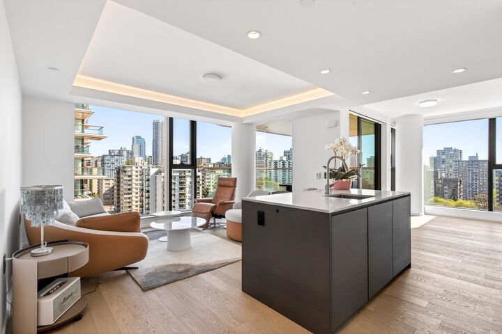 Property Photo: 1482 Robson Street 1606 BC V6G 1B9
