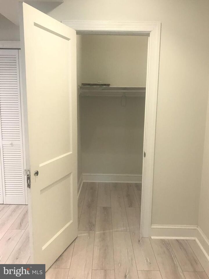 Property Photo: 401 Commonwealth Avenue 10B VA 22301