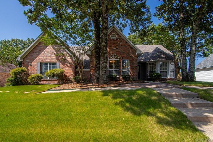 Property Photo: 1404 Faircove Loop AR 72116