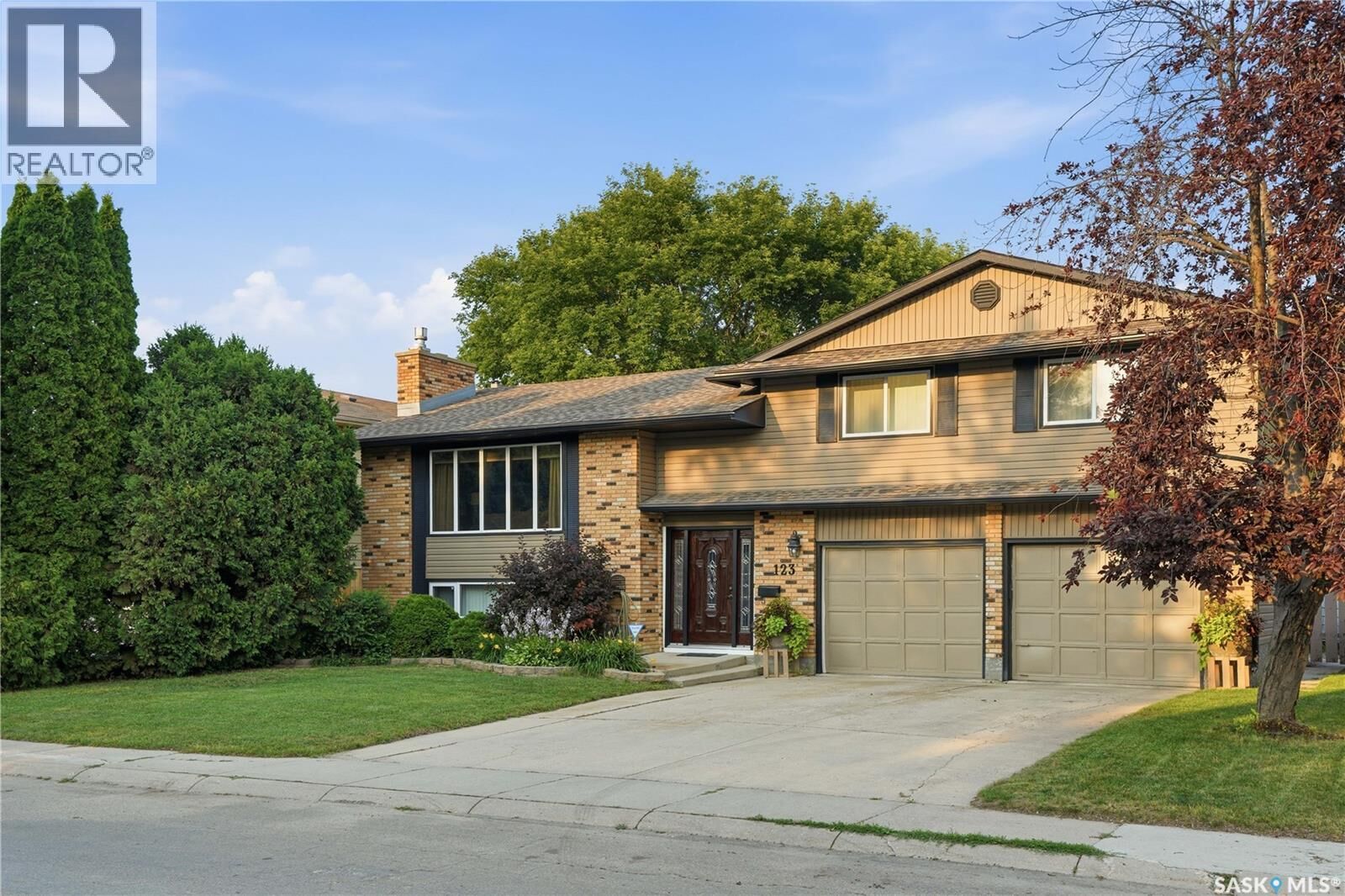 Property Photo: 123 Trent Crescent SK S7H 4V1
