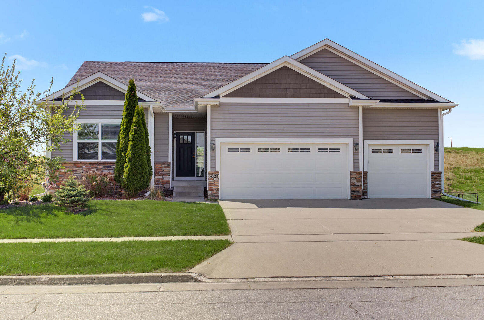 Property Photo:  3021 Red Fox Road  IA 50014 