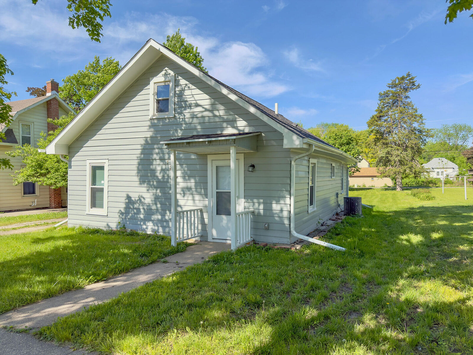 Property Photo: 1207 Kellogg Avenue IA 50010