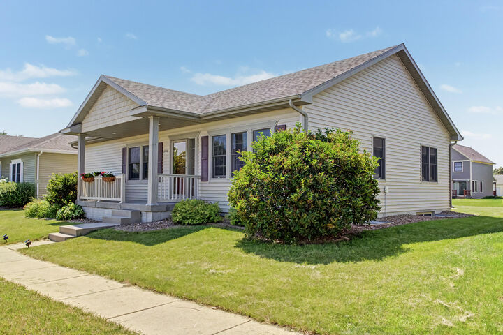 Property Photo:  2426 Bristol Drive  IA 50010 