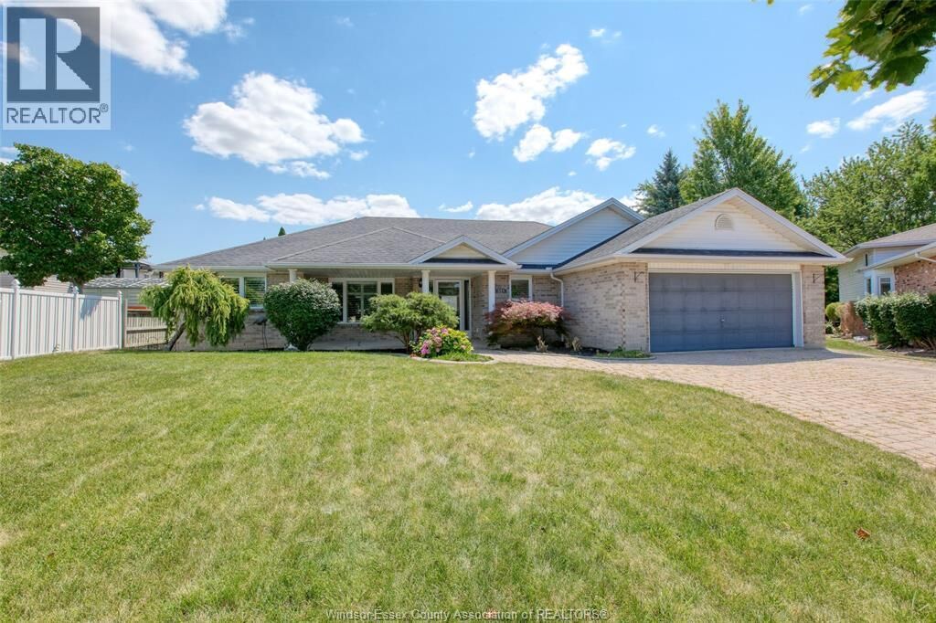 Property Photo:  521 Royal Ridge Crescent  ON N9V 3W4 