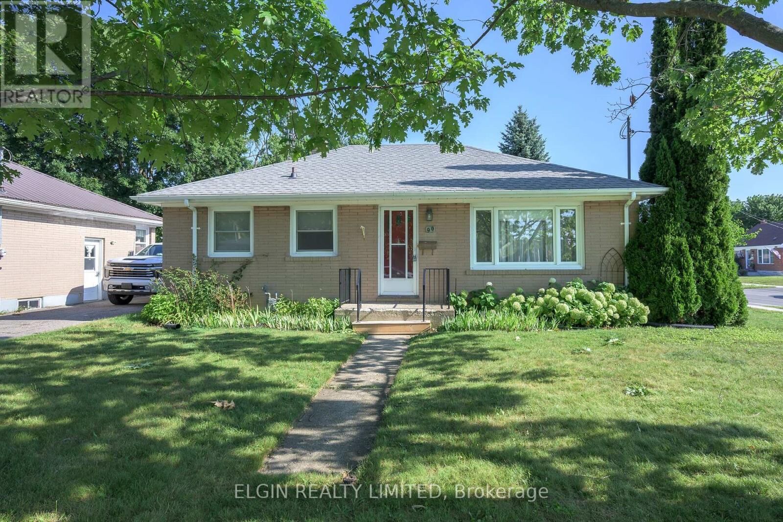 Property Photo:  90 Dunkirk Drive  ON N5R 1S3 