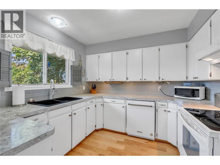 Property Photo: 707 Ross Avenue BC V2A 3A5