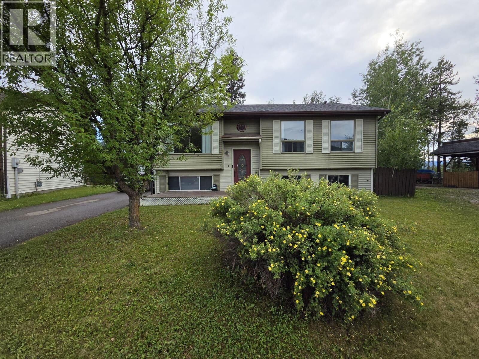 Property Photo: 16 Kiskatinaw Place BC V0C 2W0