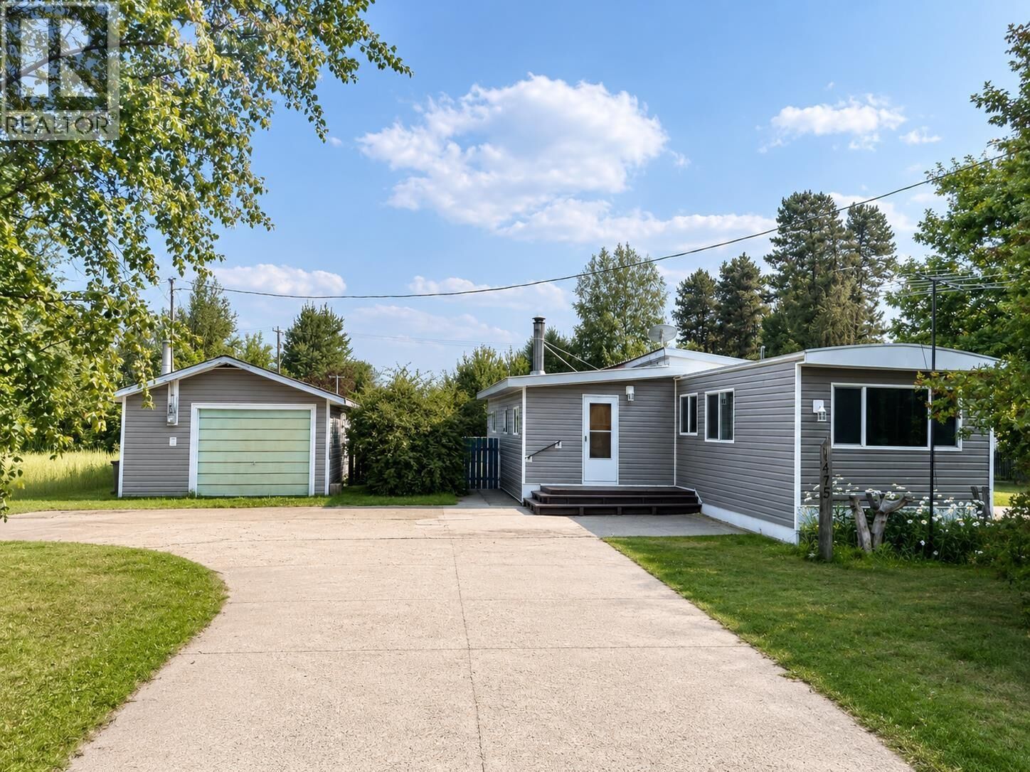 Property Photo:  1475 6th Avenue  BC V0E 2Z0 