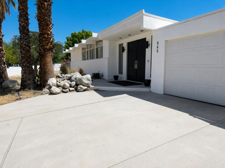 Property Photo: 866 N Topaz Circle CA 92262