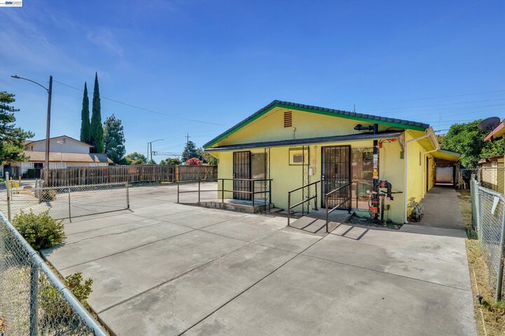 Property Photo:  202 Arc Ave  CA 95210 