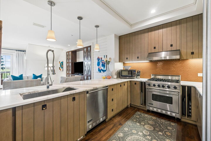 Property Photo: 78 N Barrett Square # 11 FL 32461