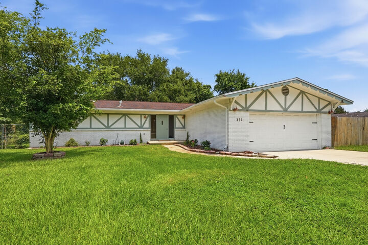 Property Photo:  337 Echo Circle  FL 32548 