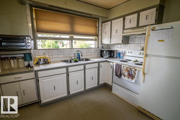 Property Photo:  5009 47 Ave  AB T0A 3A1 