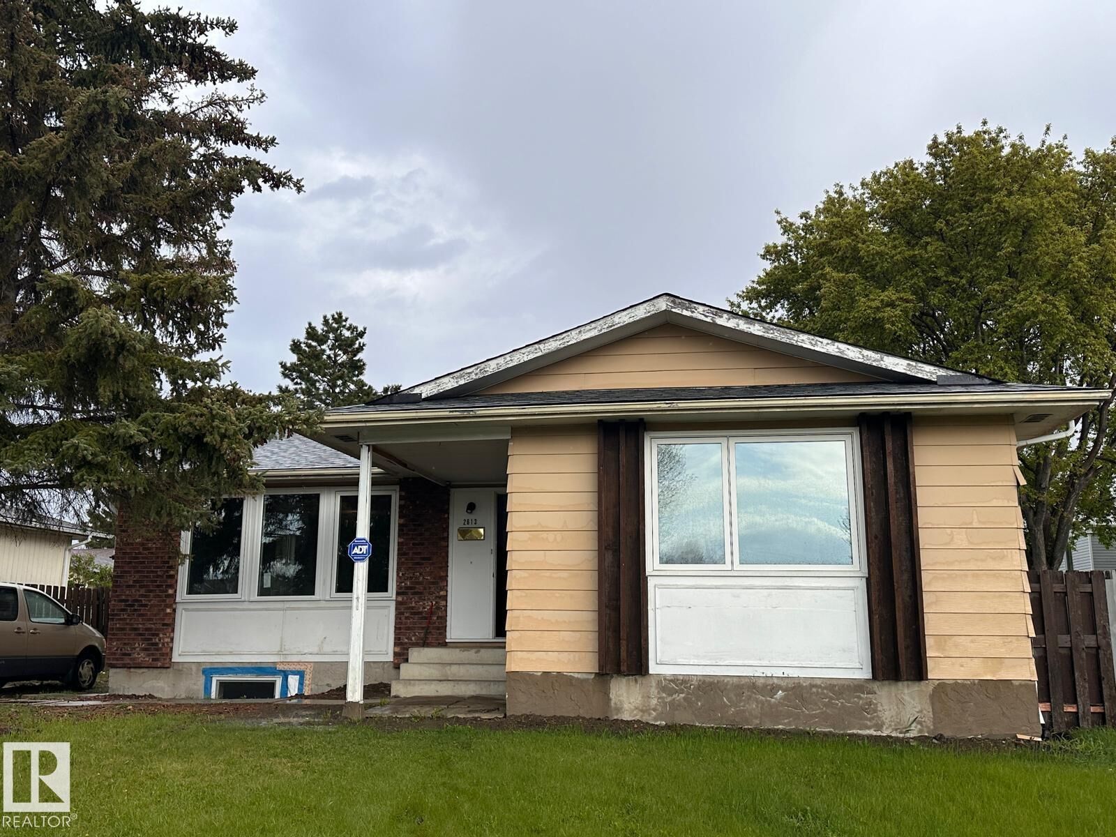 Property Photo: 2613 105A Street NW AB T6J 4A3