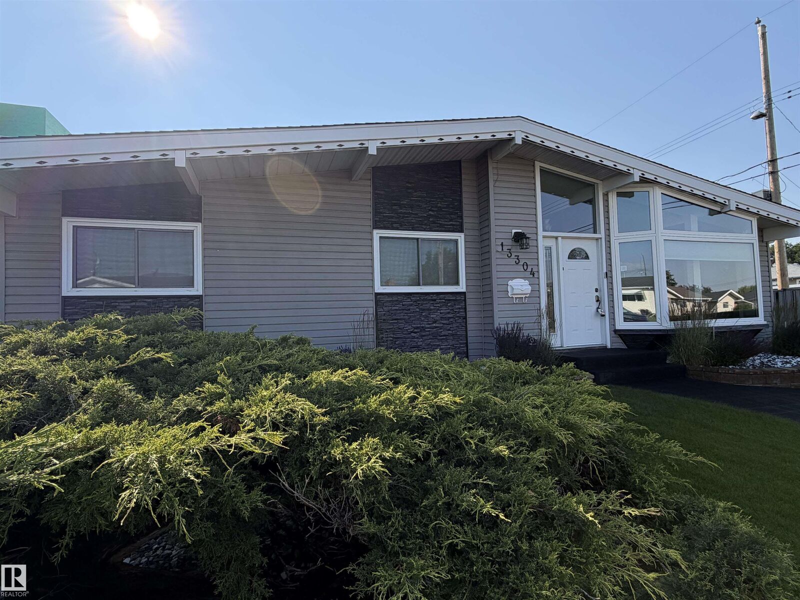 Property Photo:  13304 70 Street NW  AB T5C 0K3 