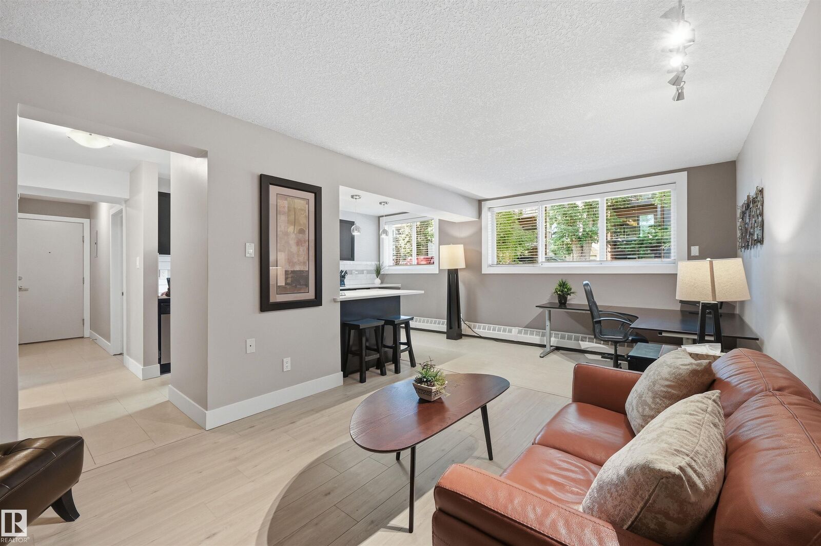 Property Photo:  10015 83 Avenue NW 1  AB T6E 2C3 