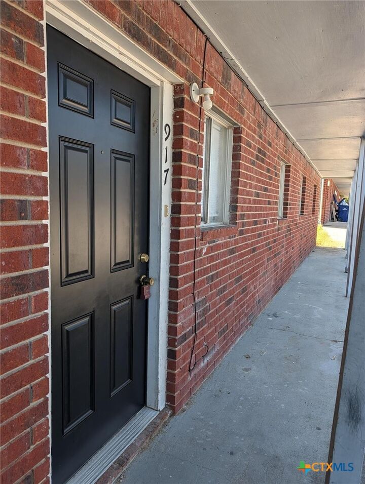 Property Photo: 915 S 15th Street 917 TX 76522