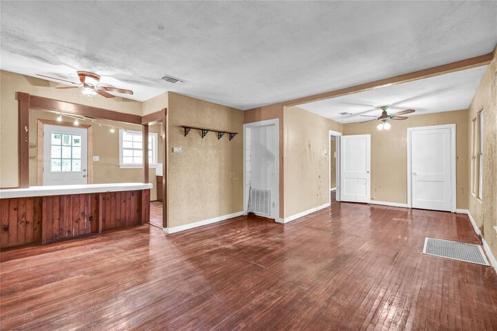 Property Photo: 519 Magnolia Street TX 77566