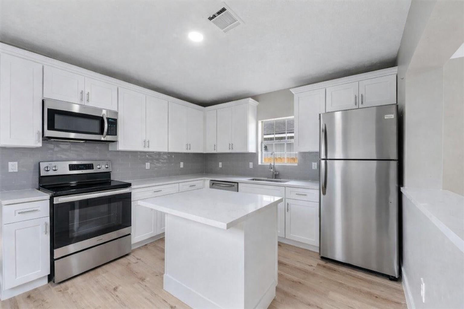 Property Photo: 219 E James Street TX 77520