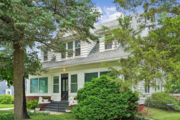Property Photo:  3719 Cottage Grove Avenue  IA 50311 