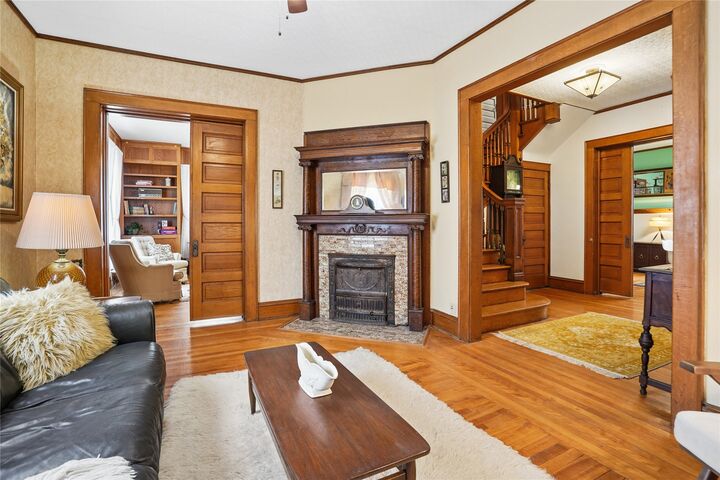 Property Photo: 3719 Cottage Grove Avenue IA 50311