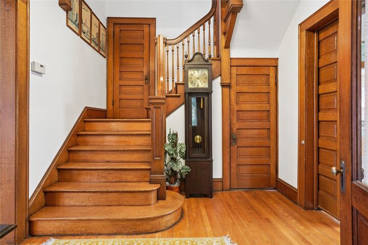 Property Photo:  3719 Cottage Grove Avenue  IA 50311 