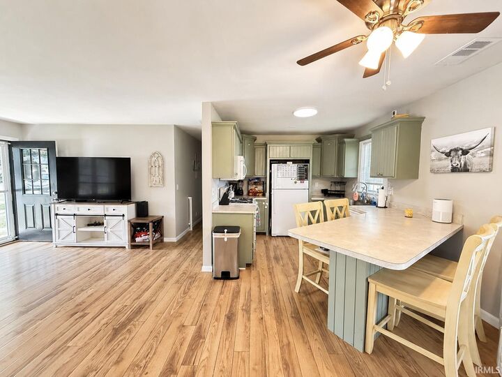 Property Photo:  464 Les Drive  IN 47610 