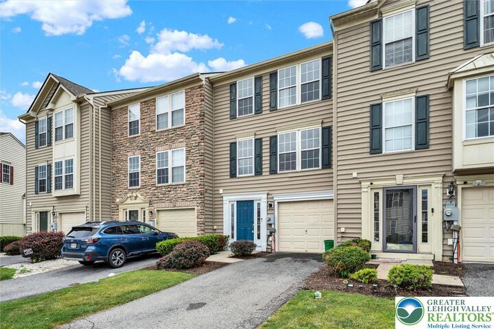 Property Photo: 148 Knollwood Drive PA 18042
