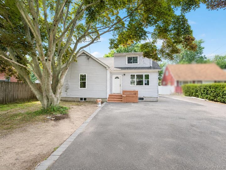 Property Photo:  806 Mount Avenue  NY 11798 