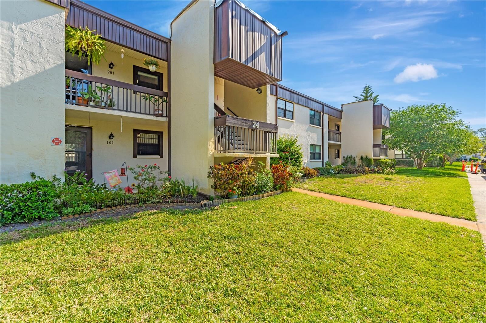 Property Photo:  2400 Winding Creek Boulevard 24-102  FL 33761 